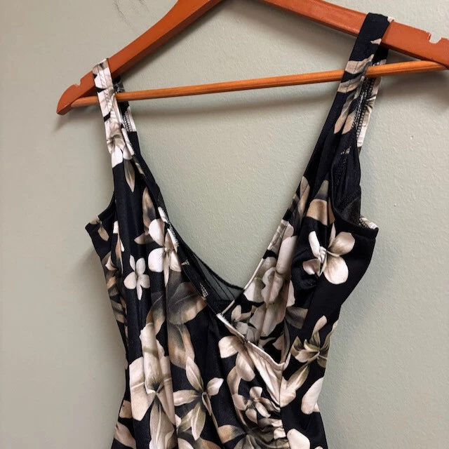 Traje de baño Miraclesuit para mujer talla 12 de una pieza floral oscuro fruncido adelgazante Foto 2 de 4