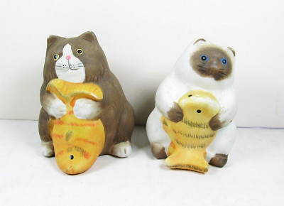 FAT CATS HOLDING FISH Vintage Salt Pepper Shaker Ceramic Chonky Siamese Kitty