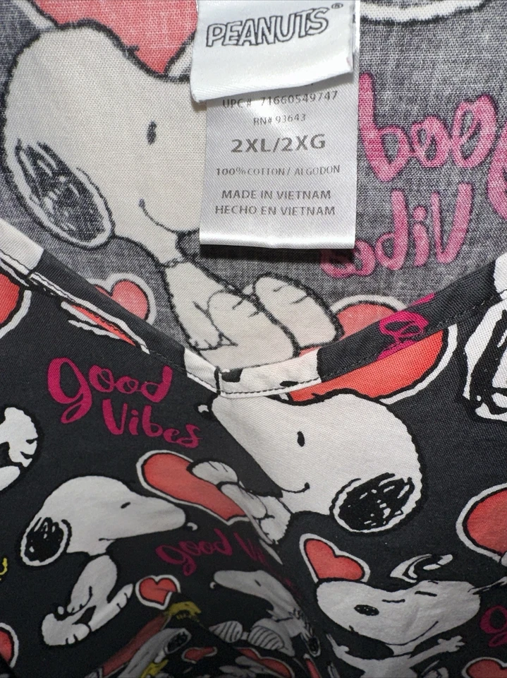 Camisa de Enfermería Peanuts 2XL Snoopy Nueva Prelavada Bolsillos Cuello en V ❤️❤️ Foto 2 de 4