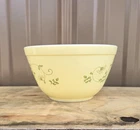 1 Pyrex # 401 750 ml Shenandoah Mixing/ Nesting Bowl. 5¾"W x 3¼"H.