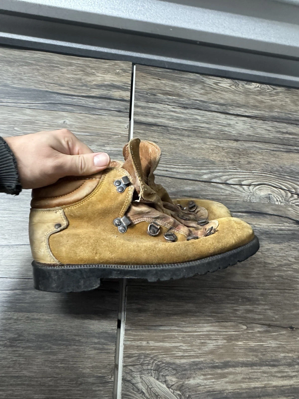 FASCINATORS ITALIAN LEATHER LACE UP MOUNTAINEERING BROWN BOOTS MENS SZ 8 ?
