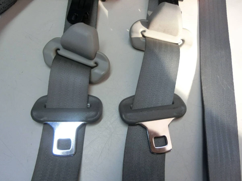 Juego de 2 cinturones de seguridad delanteros MITSUBISHI Town Box U63W JDM USADOS Foto 2 de 4