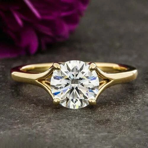 Round Cut Moissanite Split Shank Solitaire Engagement Ring 9k