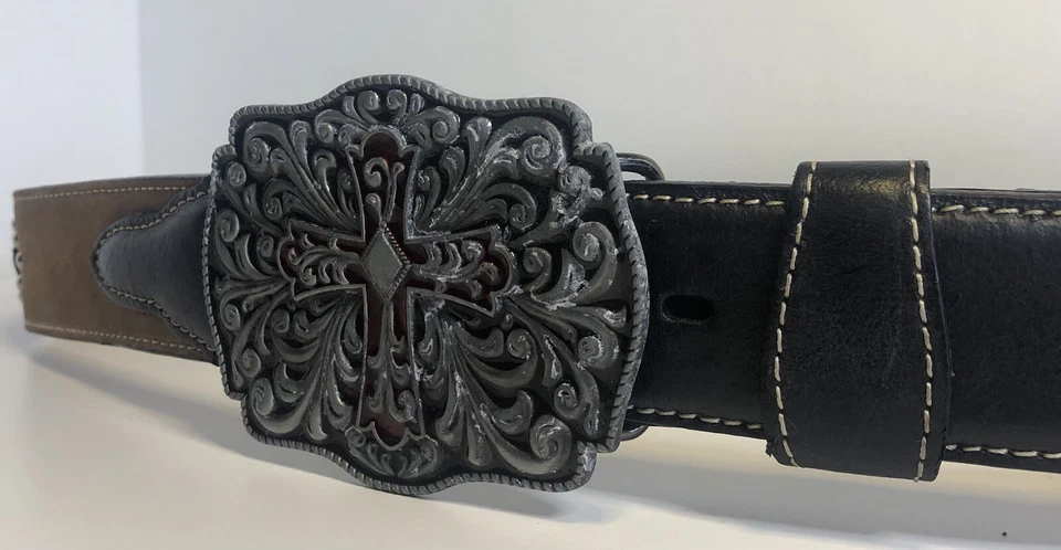 Cinturón de cuero genuino detallado Nocona Belt Co. Hebilla de plata y cruz roja. Talla 38 Foto 4 de 4