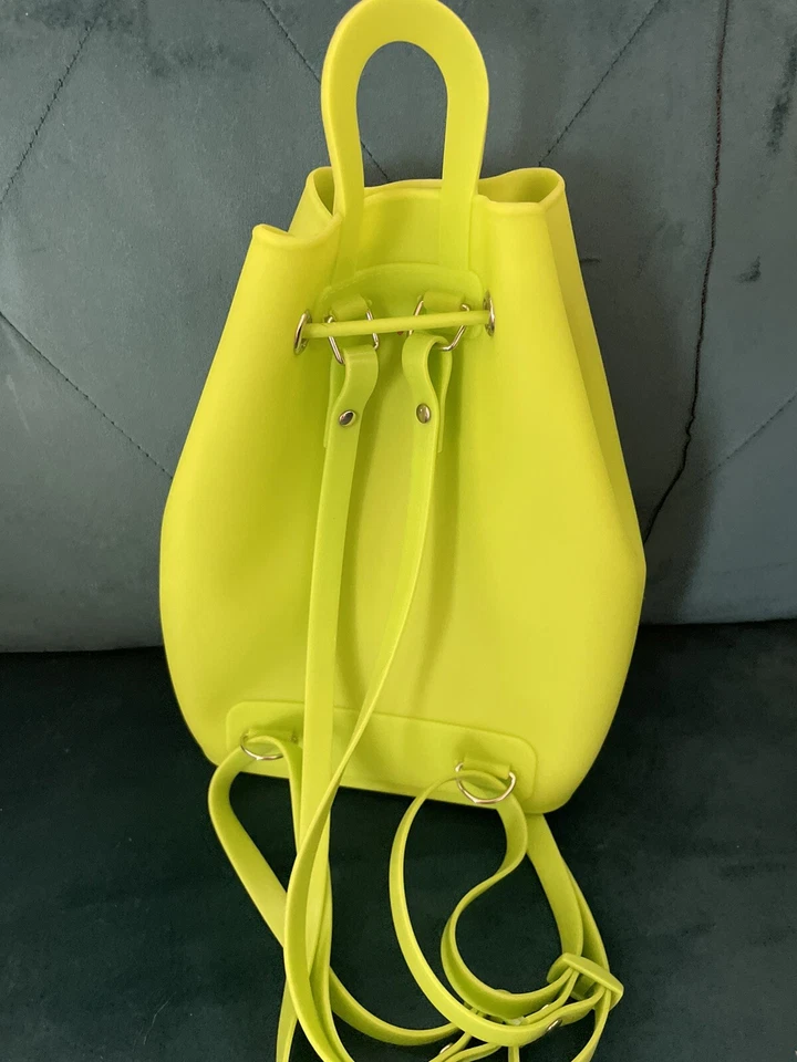 "Mochila timbre de silicona gelatina Disney Store MXYZ verde con cuerdas 10x7x3""" Foto 2 de 4