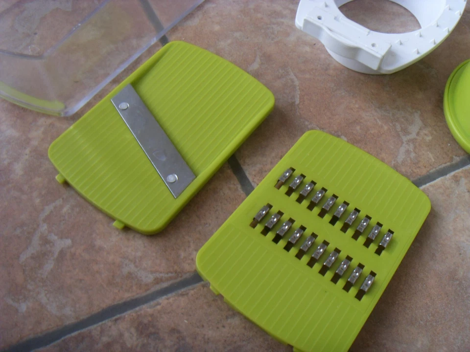 Emsa 507267 Multi-Reibe mit Auffangschale, 3 Einsätze / Einsatzhalter fehlend - Bild 3 von 4