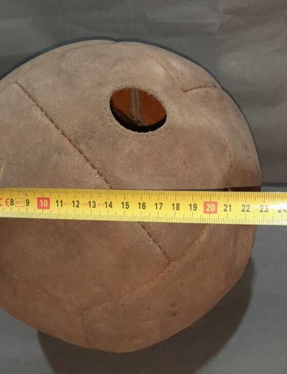 Ancien Ballon De Foot Vintage – Cuir Marron épais – Idéal Déco