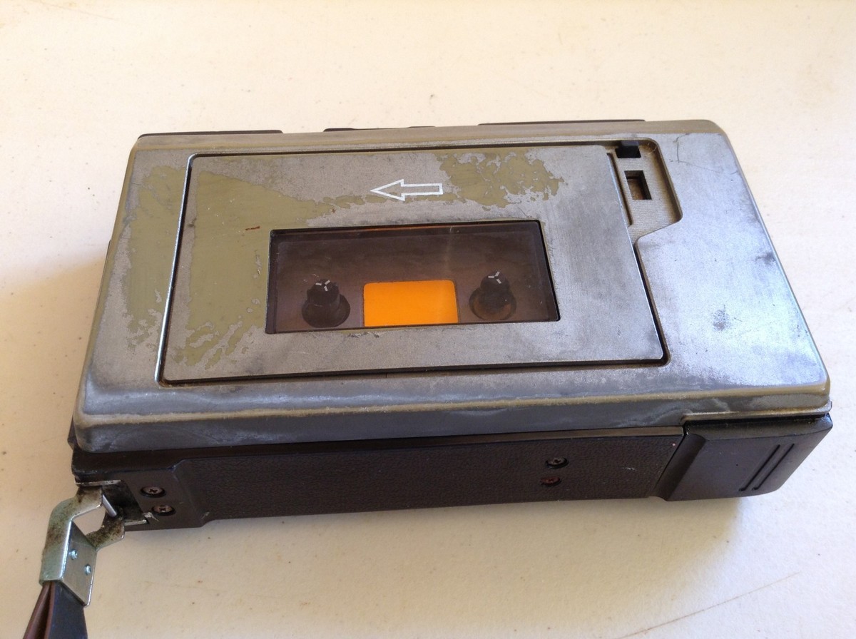 y Sony TC-1045 Cassette Player Walkman Made in Japan Not