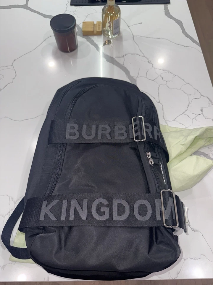 Mochila Burberry para hombre negra con logotipo-correas de jacquard y carcasa recortada en cuero Foto 3 de 4