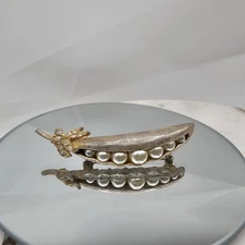 Vintage Pea Pod Brooch Pin Hinge 5 Faux Pearls Gold Tone Leaf Rhinestone 50s N23
