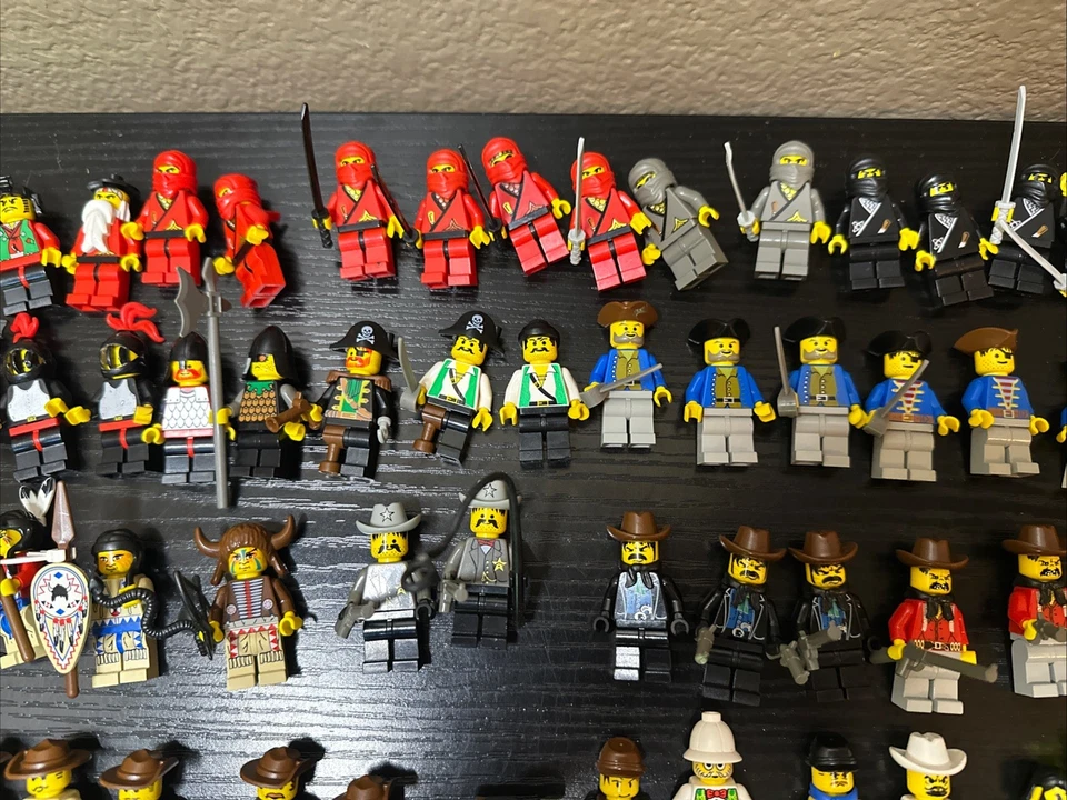 Lego Vintage Minifigure Lot Of 110+ Castle, Pirates, Islander, Indian RARE L39 - Image 3 of 4
