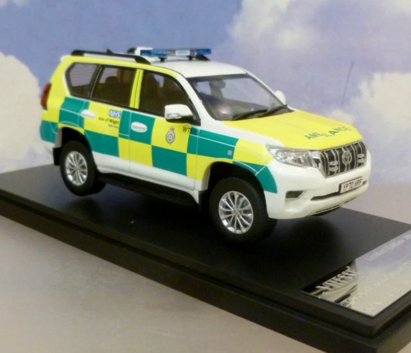 VITESSE 1/43 2018 TOYOTA LAND CRUISER PRADO UK AMBULANCE SERVICE NHS IOW 29428 - Image 3 of 4