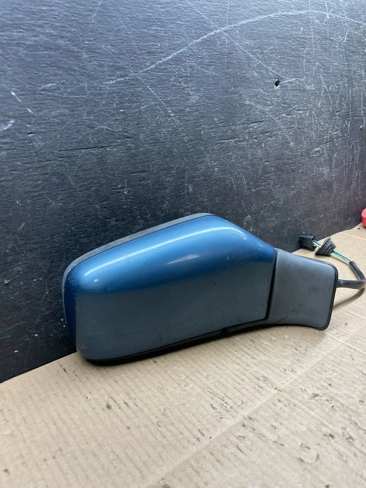 1993 to 1997 Volvo 850 Sedan Right Passenger RH View Door Mirror OEM r4289 DG - Image 2 of 4