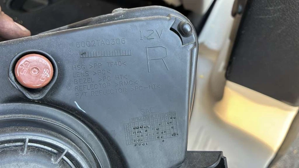 Conjunto de faros halógenos derechos OEM Mopar Chrysler Voyager 2017-2025 68228944AD Foto 3 de 4