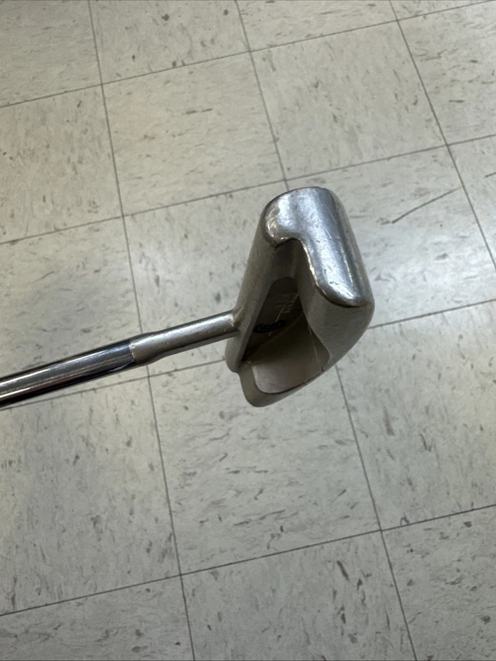 Cleveland Golf Putter 304 Classic VIII Club RH 35" Blade Center-Shaft Soft Steel - Image 3 of 4