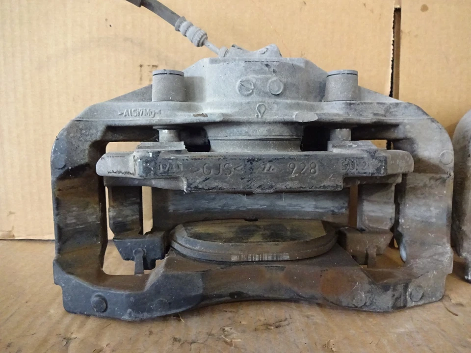 BMW 650i 2012 pinzas delanteras laterales del conductor y del pasajero OEM Foto 4 de 4