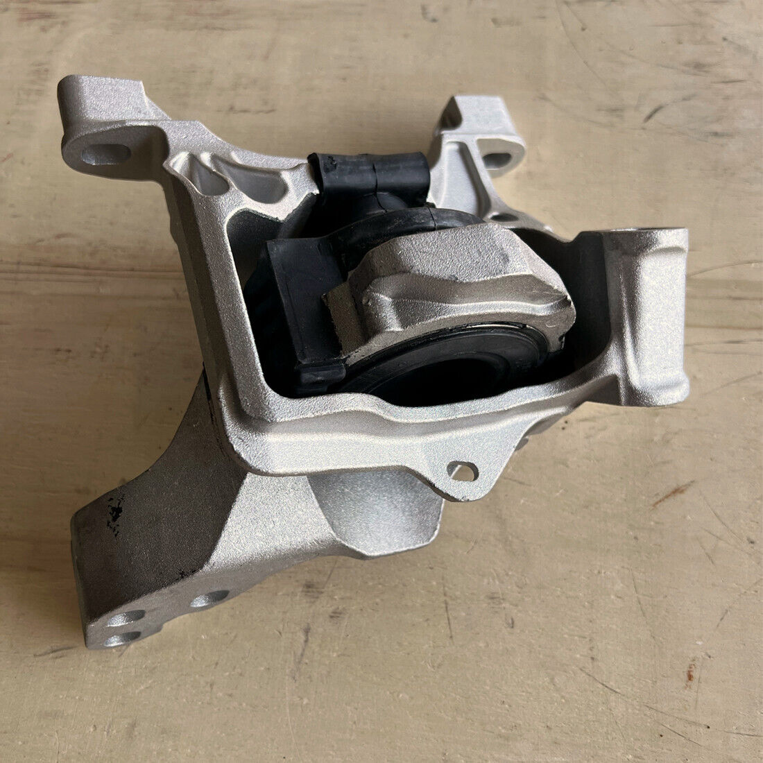 K156-39-060 Right Engine Mount 1PC for Mazda CX-5 22-17 2.5L K156-39-060 Right Engine Mount 1PC for Mazda CX-5 22-17 2.5L