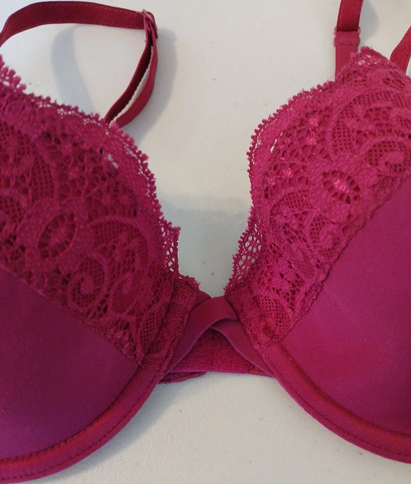 Sujetador camiseta Gilligan & O'Malley 34C rosa con aros ribete de encaje Foto 3 de 4