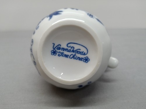 Vintage Vienna Woods Creamer & Sugar Bowl w/Lid Set White/Blue Onion Seymour - Picture 23 of 24