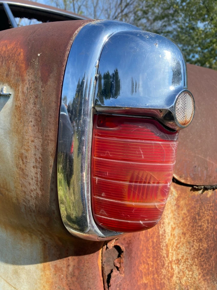 Nash Statesman Ambassador 1954 lado del conductor luz trasera izquierda bisel cromado Foto 2 de 3