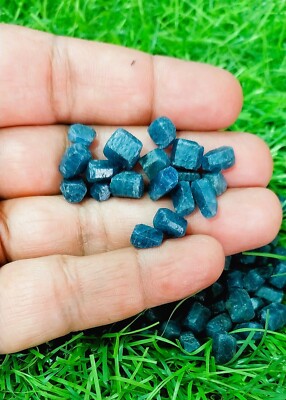 Magnifique Saphir Bleu En Velours Naturel De Ceylan Taillé En Gemme
