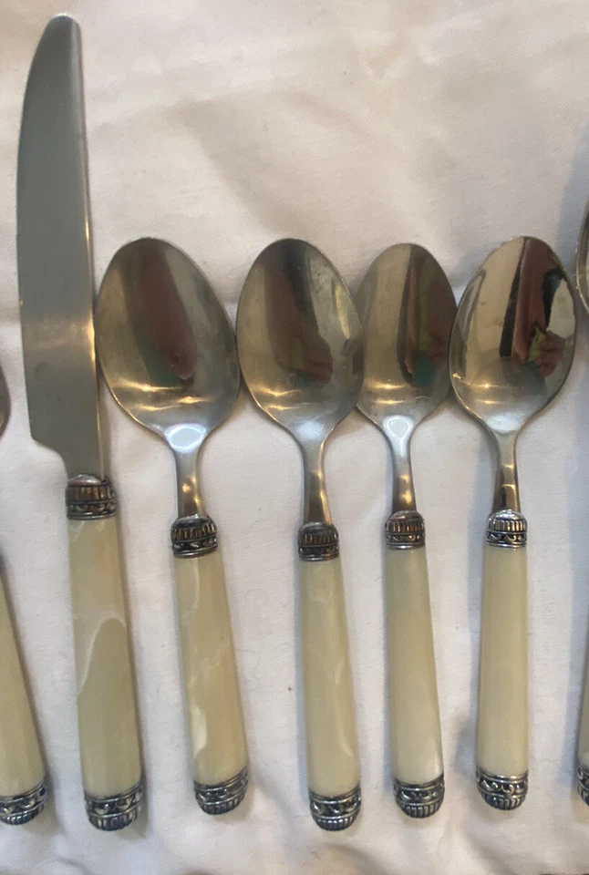 Manijas de plástico Hampton Silversmiths de acero inoxidable perla blanca 13 piezas Foto 3 de 4