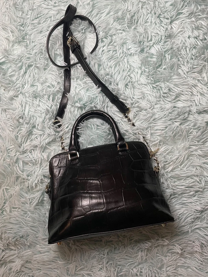 Bandolera pequeña Modalu Pippa de cuero negro Foto 2 de 4