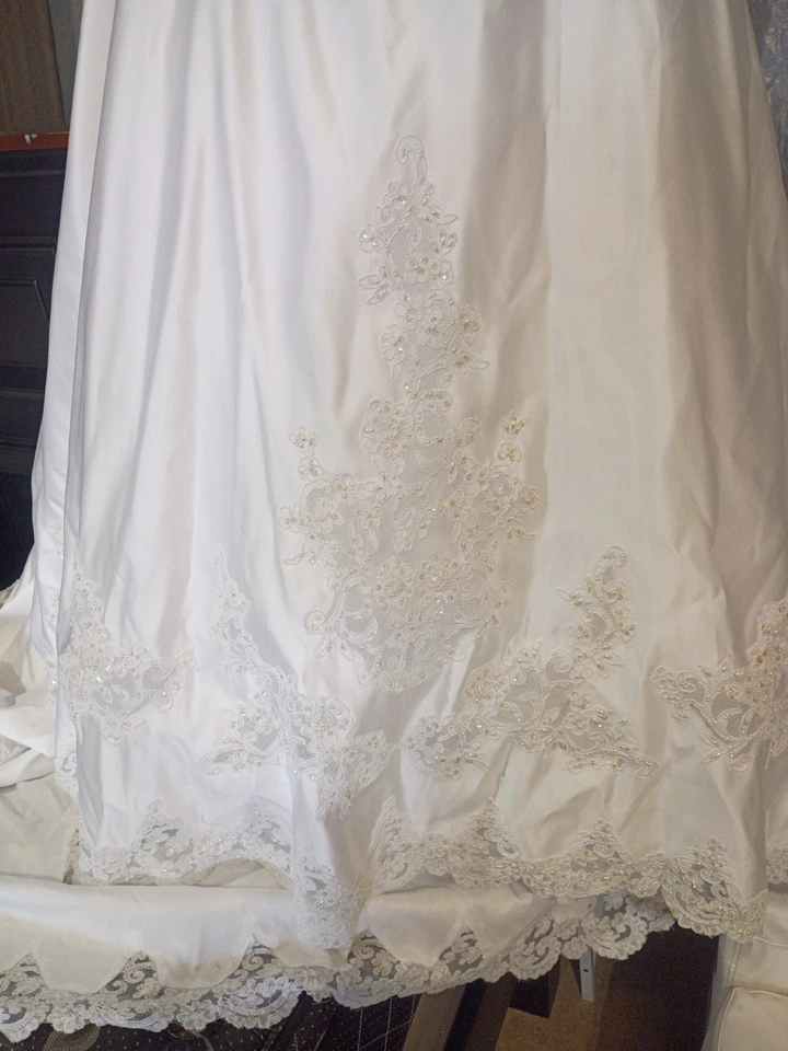 Alfred Angelo White Wedding Dress ( Bust- 16", Waist -15" And Front Length 5 Ft - Image 2 of 4