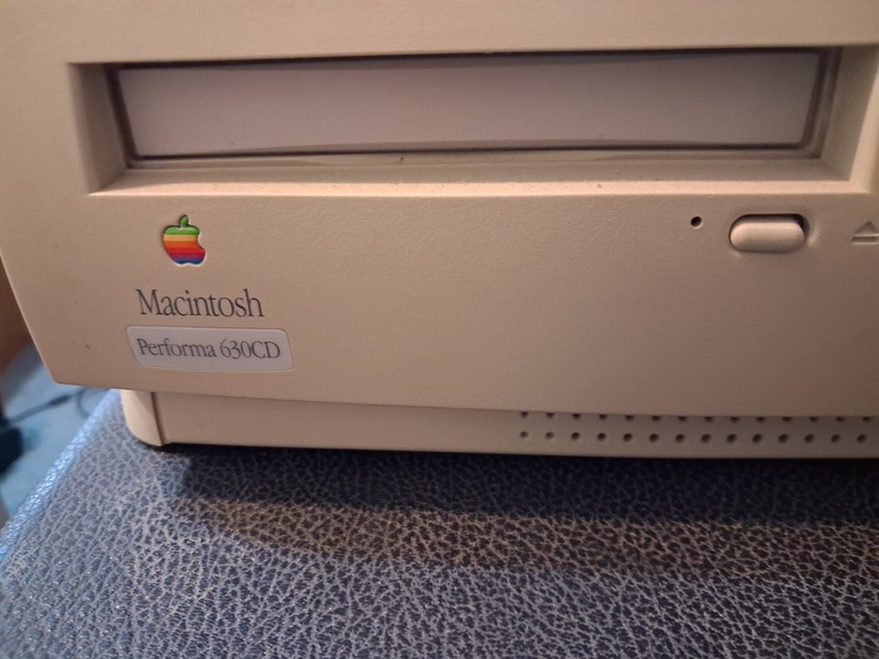 Macintosh Performa 630 CDVintage Computer ,Keyboard, Mouse,Cdprograms Functional