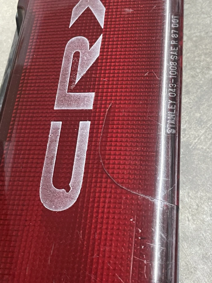 Luz trasera Honda CRX adorno central OEM Stanley 043-1008 90-91 USDM Foto 2 de 4