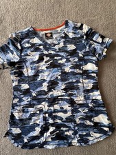 Dickies V-Neck Blue Camouflage Scrub Top, Medium.