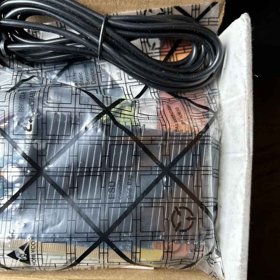 Tarjeta de gráficos XFX GeForce 6500 256 MB PCI-E - PV-T44F-RAMG Foto 4 de 4