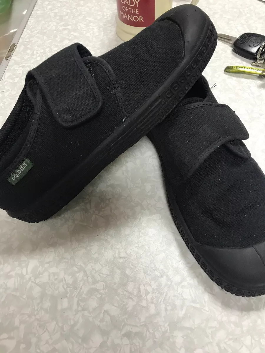 Clarks Doodle Boys Black Plimsolls Size 1F