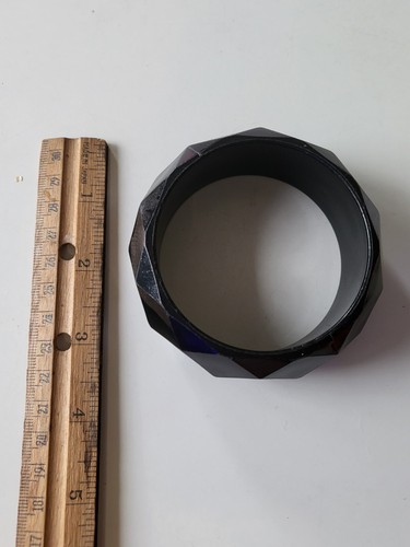 Vtg 80’s Chunky Black Acrylic Plastic Faceted Wide Bangle Bracelet - Picture 2 of 3