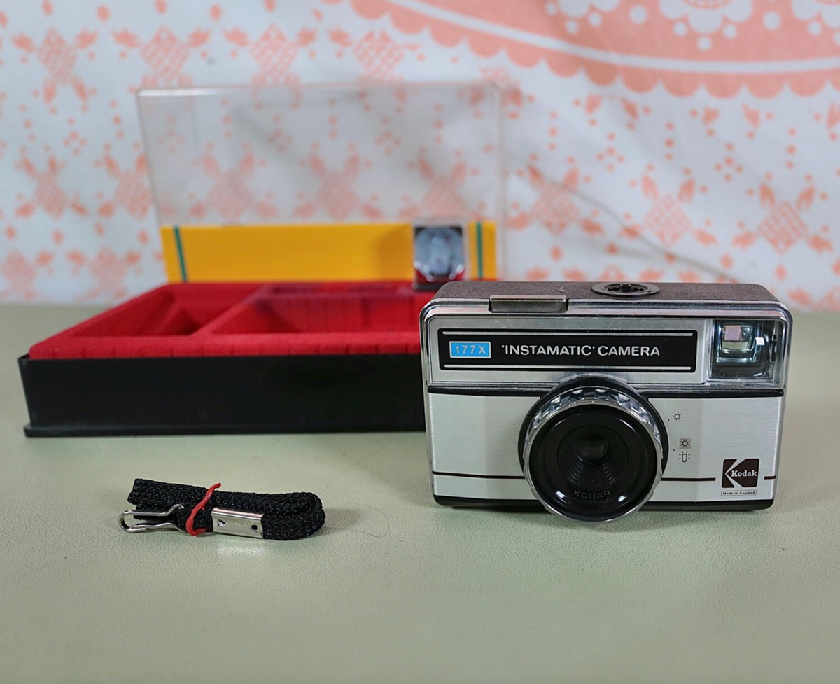 フィルムカメラ Kodak Instamatic camera 177x Kodak Instamatic 177X Camera; Kodak Ltd; 1976; 2008.217 | eHive