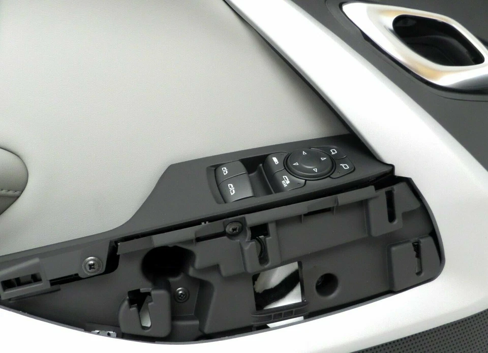 OEM 2019 2020 Chevrolet Camaro Door Panel Ceramic White Driver Side LH 84557738 - Imagem 2 de 4