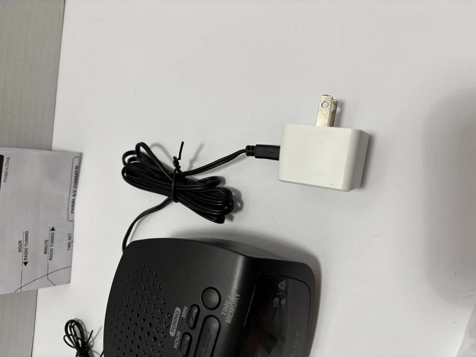 Radio Reloj Digital AM/FM con Batería de Respaldo Doble Alarma Funciones para Dormir y Reposar Foto 4 de 4