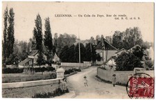 Old postcard 89 - LEZINNES (Yonne) - Un corner du Pays, rue de la Ronde