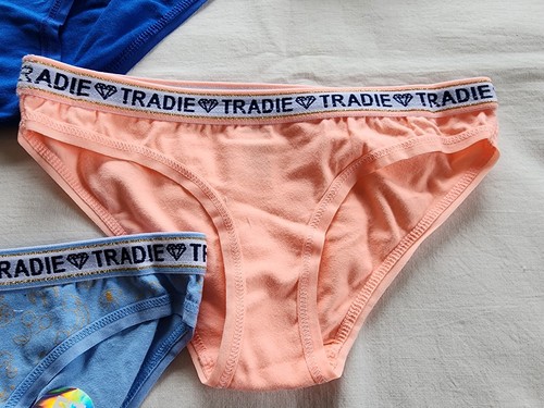 Tradie Girls Fitsational My Favourite Things Bikini Brief 3 Pack Size 10/12 New - Picture 4 of 7