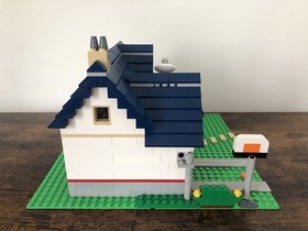 LEGO CREATOR: Apple Tree House (5891) 100% Complete