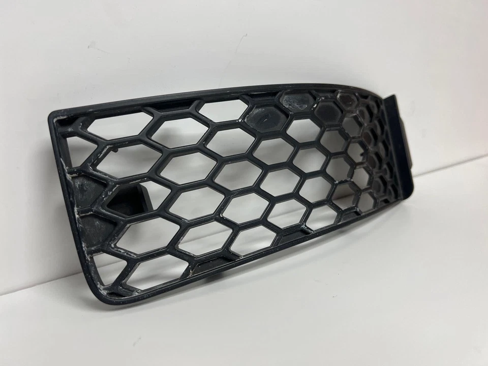 Parrilla antiniebla de malla lateral del conductor 8N0807681G (MK) OEM AUDI TT V6 2001-2005 Foto 2 de 4