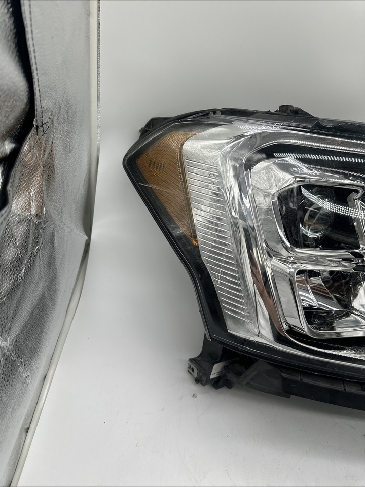20182021 Ford Expedition Right Passenger Headlight Halogen OEM