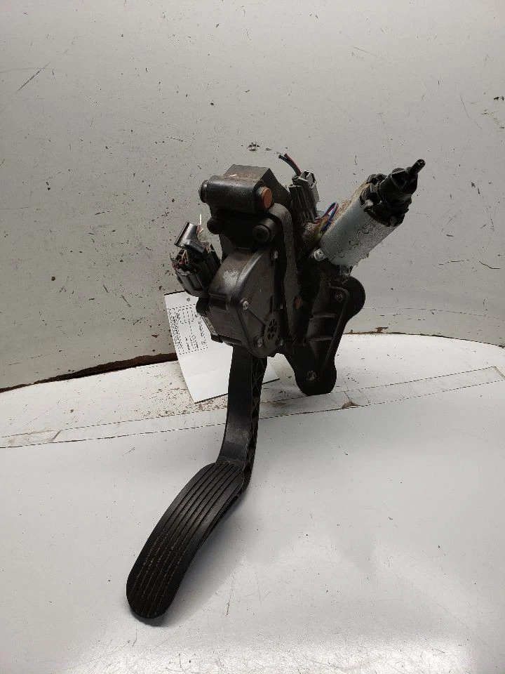 TOWN CAR  2009 Accelerator Parts 1324773 - Image 2 of 4