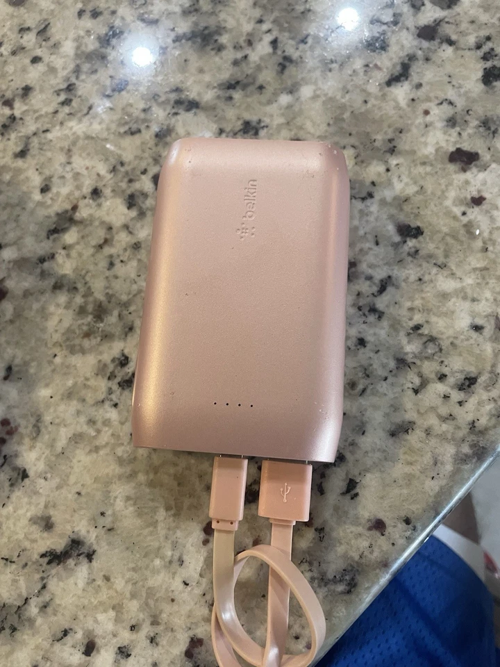 Banco de alimentación Belkin 10000 mAh 15 W con USB-A y USB-C - Oro rosa Foto 3 de 4