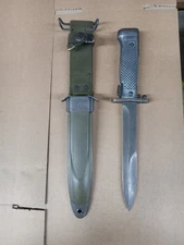 US M5A1 BAYONET 1950'S ERA ALUMINUM HANDLE IN US M8A1 SCABBARD