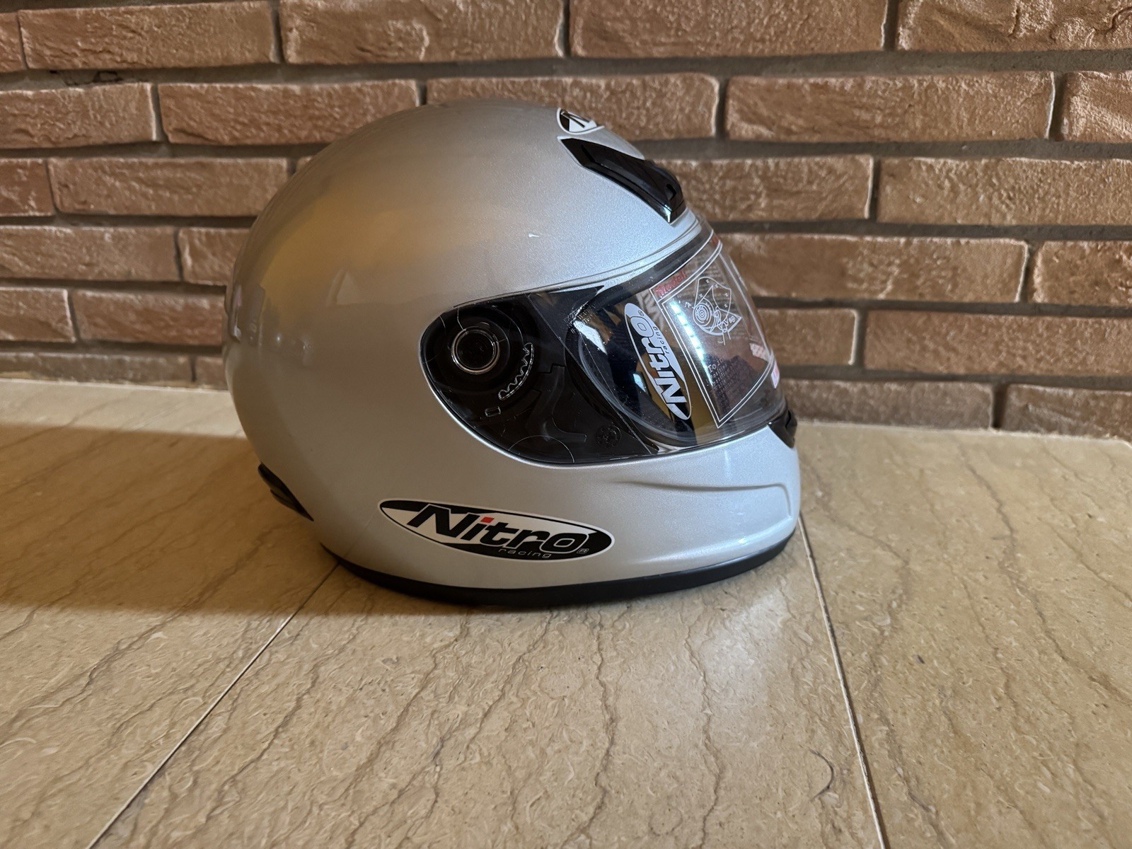 Foto 1 di 12