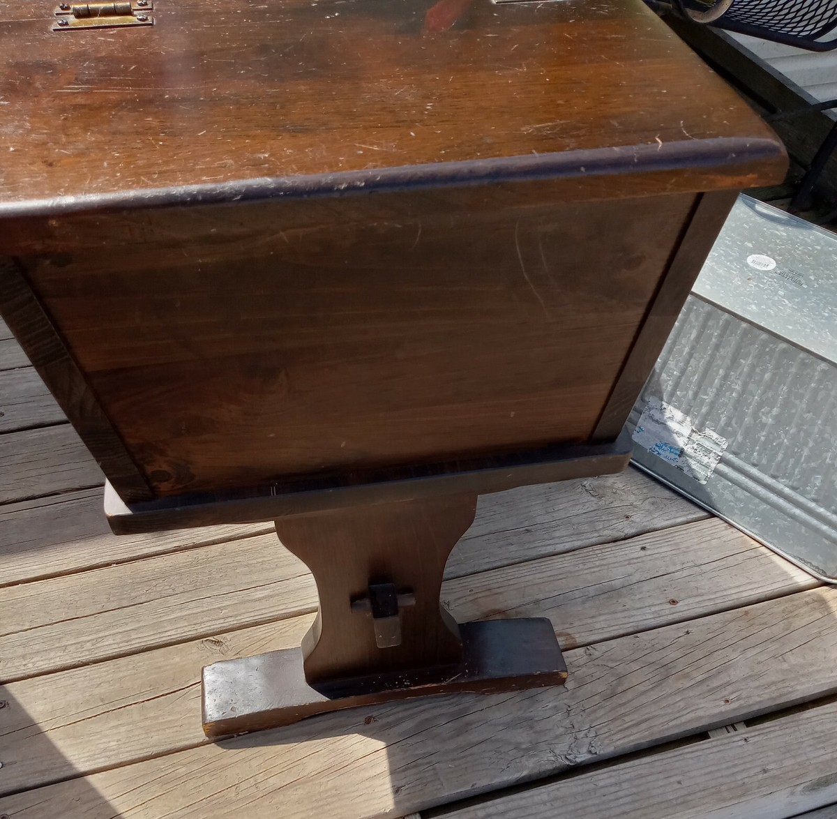 Mid Century Pine Old Tavern Doughbox Ethan Allen End Table (EA-34