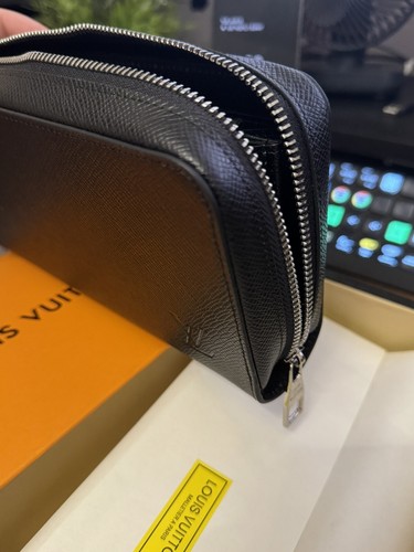 Louis Vuitton TAIGA LEATHER Zippy XL M44275 L