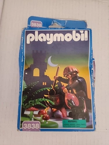 Playmobil # 3838 Witch/Sorceress w Cauldron & Cat, Vintage, 1996, Malta NIB