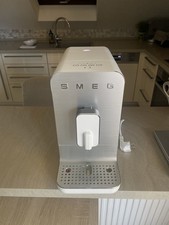 SMEG Kapselmaschine für Espresso, Kapseln, Weiß/Silber matt, Abtropfschale